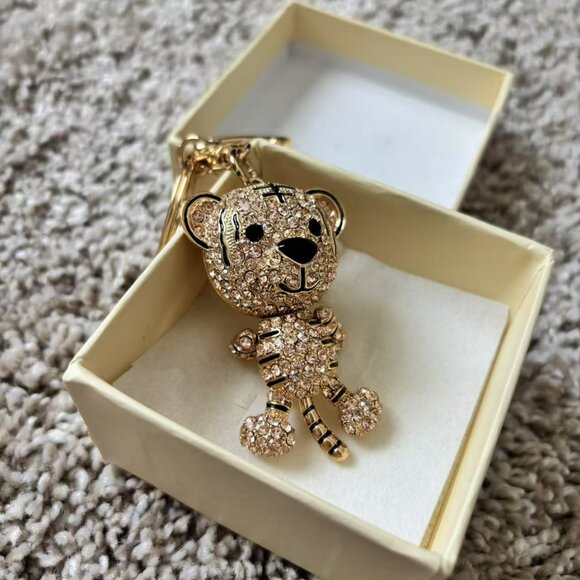 Sparkly Crystal Tiger Keychain – Gift Box Included! - Picture 2 of 6